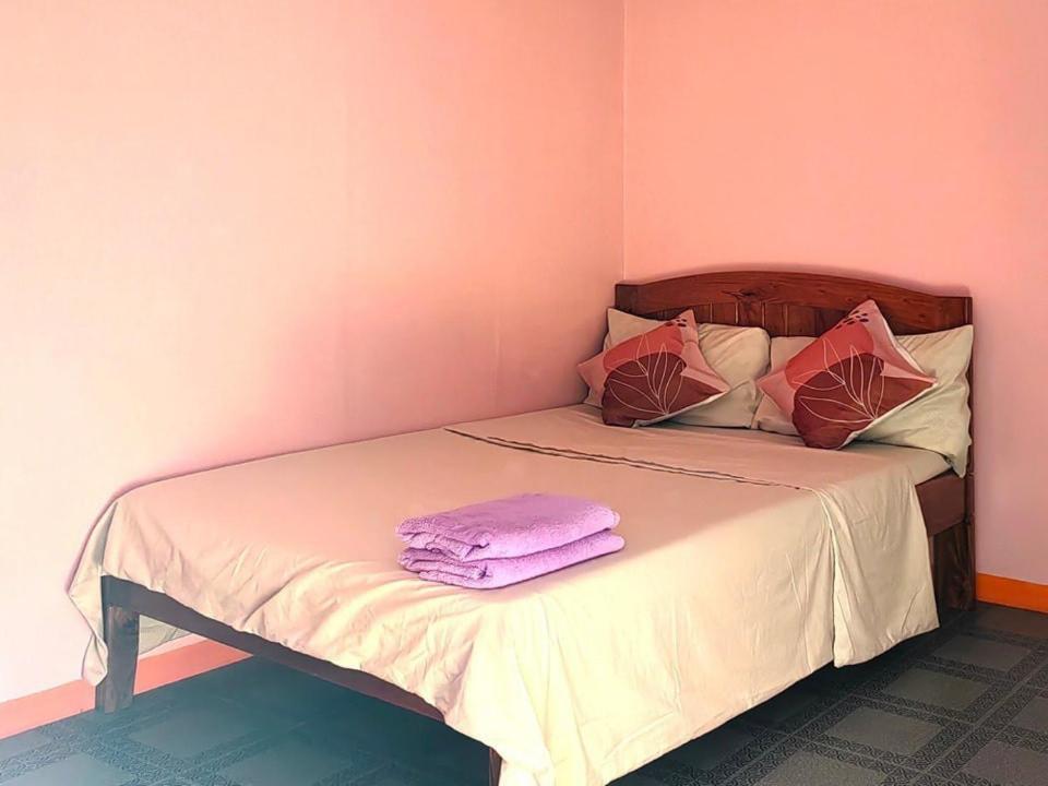 J&J Tourist Inn Bohol Eksteriør billede